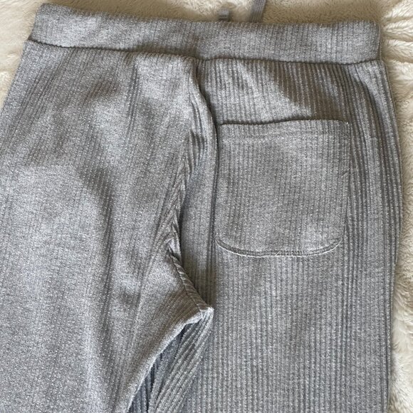 Alo Yoga Muse Sweatpant - Athletic Heather Grey Size: M - Picture 10 of 12